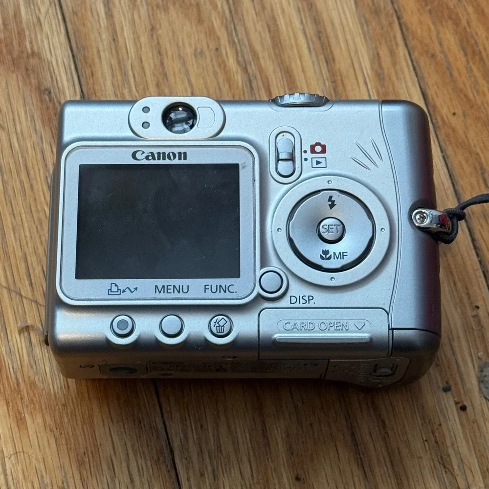 Canon PowerShot A520 Digital Camera 4.0MP 4x Zoom Silver PC1106 For Parts Repair - Picture 2 of 7